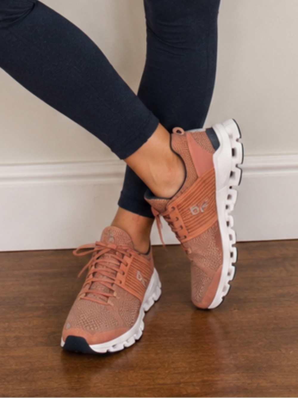 On Cloudswift Women’s Size 8 Running Sneakers Dusty Rose Blush Pink Trainers
Y